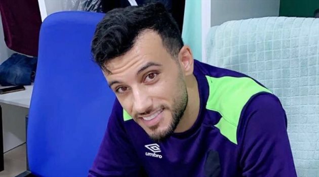  فيديو| بعد انتقاده.. إعلامي يصالح السومة بأغنية رومانسية