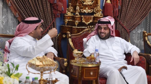 رئيس الشباب يستضيف جلسة تركي آل الشيخ مع رؤساء الأندية