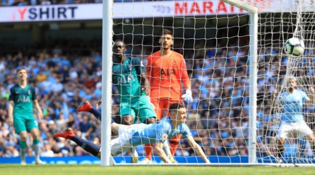 فيديو.. توّرط فيل فودن ووالدته في شجار بملهى ليلي بعد سقوط السيتي