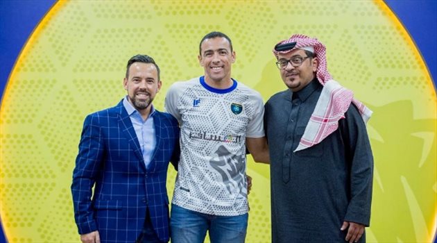 التعاون يجدد عقد "حارسه المتألق"