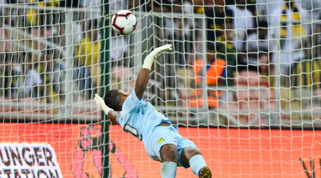 فيديو| حارس الاتحاد "يبكي" بعد تسببه في هدف للهلال