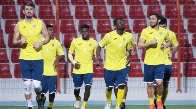 مدافع أحد يشيد بالدوري السعودي ونجومه العالميين