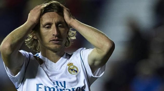 استغل صورة مودريتش.. برشلونة "يسخر" من ريال مدريد