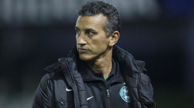 الفيصلي يتعاقد مع المدرب البرازيلي شاموسكا.. "خبير في المنطقة"
