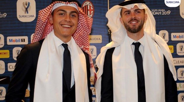السوبر الإيطالي| بالصور.. نجوم يوفنتوس يتجولون في شوارع جدة بـ "الشماغ" السعودي