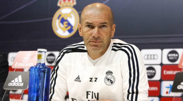 زيدان يرد بقسوة على منتقديه.. ويدافع عن تشكيل ريال مدريد "الغريب"