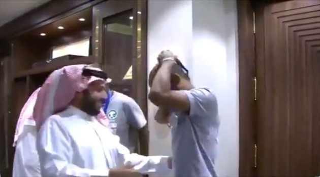 الغامدي يهدي ميدالية "أبطال آسيا للشباب" إلى تركي آل الشيخ