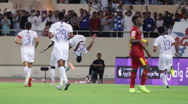 دوري المحترفين| الهلال يصعد للصدارة بثنائية في القادسية