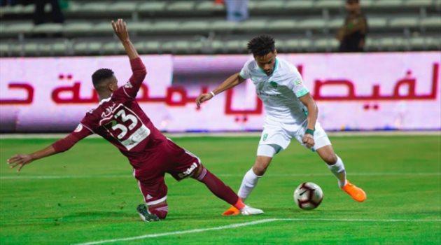 الأهلي يتخطى الفيصلي برباعية وينقذ حلمه الآسيوية بعد تعادل الشباب والتعاون