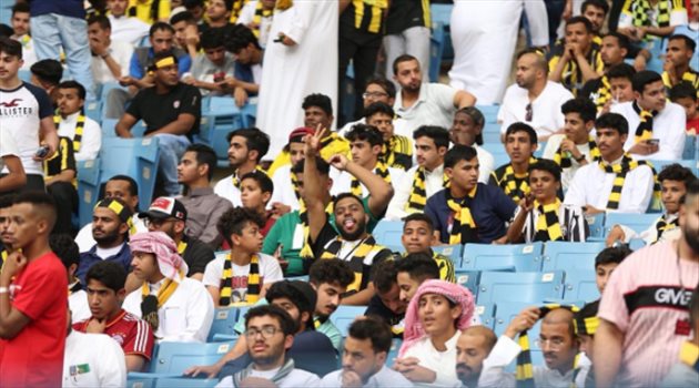 صور| قبل 6 ساعات.. توافد جماهيري كبير على ملعب "الدرة" لنهائي أغلى الكؤوس