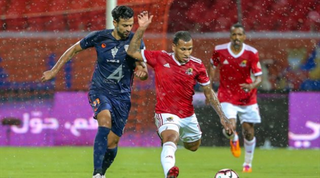دوري المحترفين| أوتيرو يقود الوحدة لتخطي الفيحاء في مباراة مطيرة