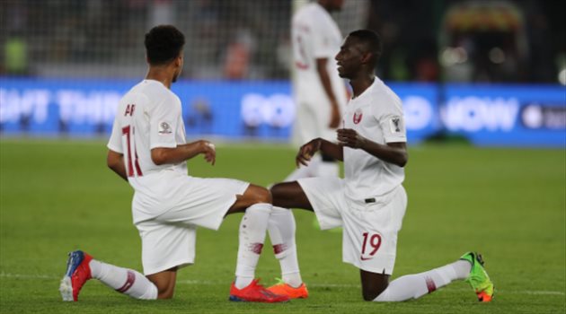 فيديو| من جديد.. أكرم عفيف يقدم دليل "حبه" للهلال والكرة السعودية