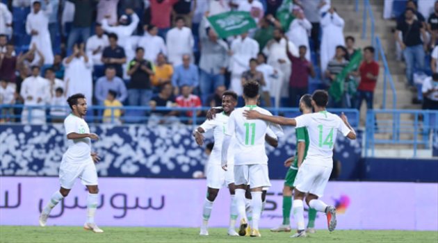 سوبر كلاسيكو| رغم الاستحواذ الكبير.. الأخضر "أقل خطورة" من العراق