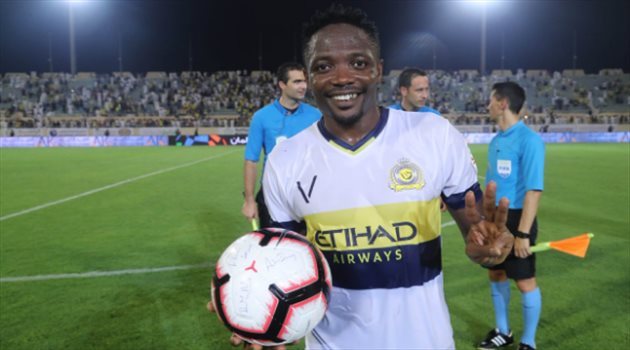 أحمد موسى ينشر صورة طفله بـ "قلوب العالمي"