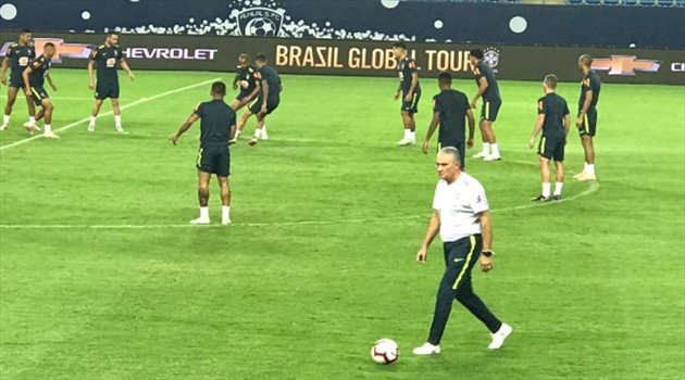 سوبر كلاسيكو| تيتي يفتح باب انضمام البرازيليين في المنطقة العربية لمنتخب السامبا