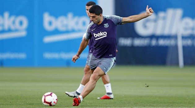 دوري الأبطال| برشلونة مهدد بغياب لويس سواريز عن مواجهة انتر ميلانو