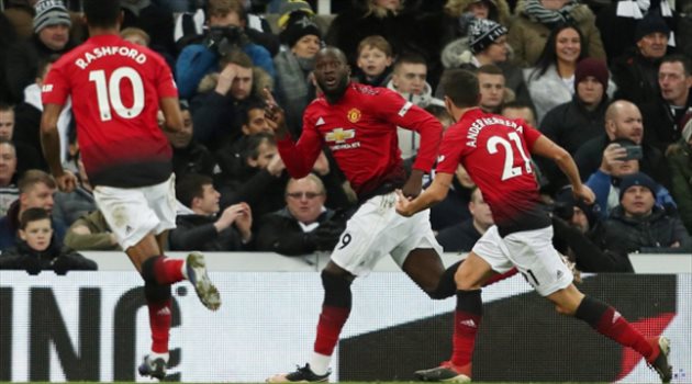 كأس الاتحاد| فيديو.. مانشستر يونايتد يواصل التألق ويتأهل لدور الـ 32 على حساب ريدينج بسهولة