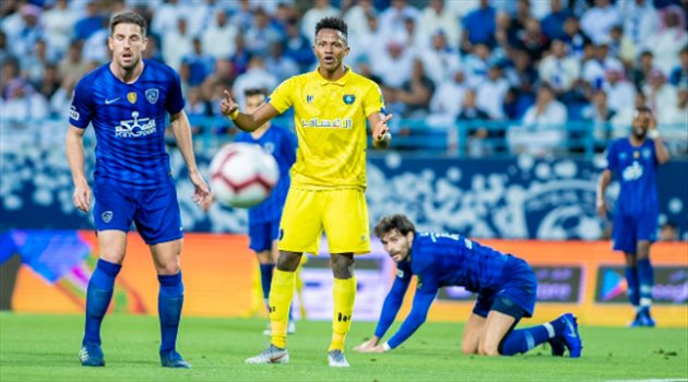 صراع شرس بين الأهلي والشباب من أجل مدافع الهلال