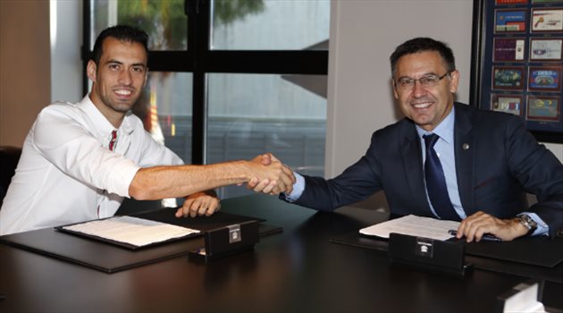 رسميا.. برشلونة يعلن تجديد تعاقده مع بوسكيتس