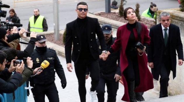 صدمة.. كريستيانو رونالدو يتنازل عن ثروته بشكل رسمي لصديقته جورجينا