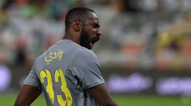 النصر يحتاج لحارس أجنبي وحقيقة اعتزاله.. وليد عبد الله يرد