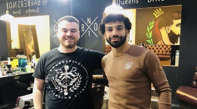 الجماهير تسخر من قصة شعر محمد صلاح الجديدة