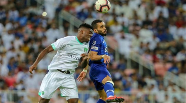  خبير تحكيمي: كان يجب طرد لاعب الهلال أمام الأهلي