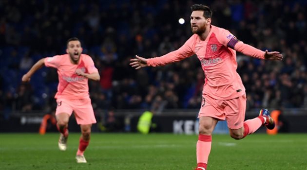تشافي: ميسي ساهم في تغيير تاريخ برشلونة