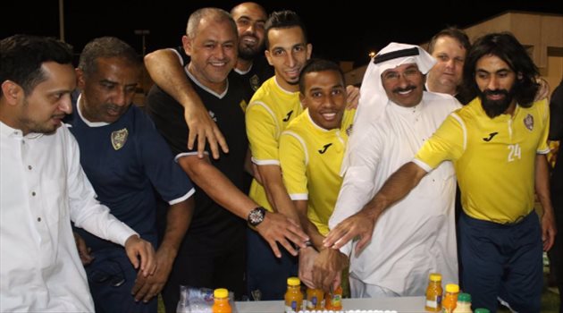 أحد يحتفل بعودة إسلام سراج