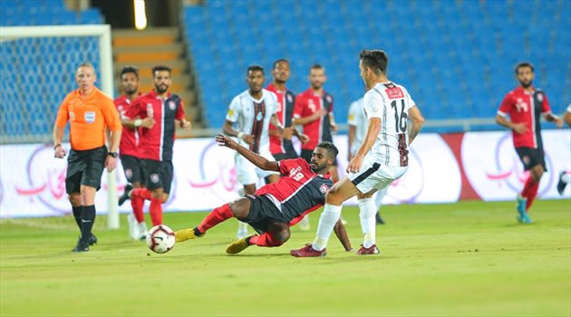دوري المحترفين| الشباب يتعثر مجددا.. والرائد يتعادل بعشرة لاعبين