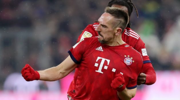 الدوري الألماني 16| بايرن ميونيخ يطيح بلايبزيج ويقلص الفارق مع دورتموند