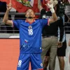 تعرف على السبب التاريخي.. سر علم بولندا على قميص منتخب هايتي في كأس العالم 2026