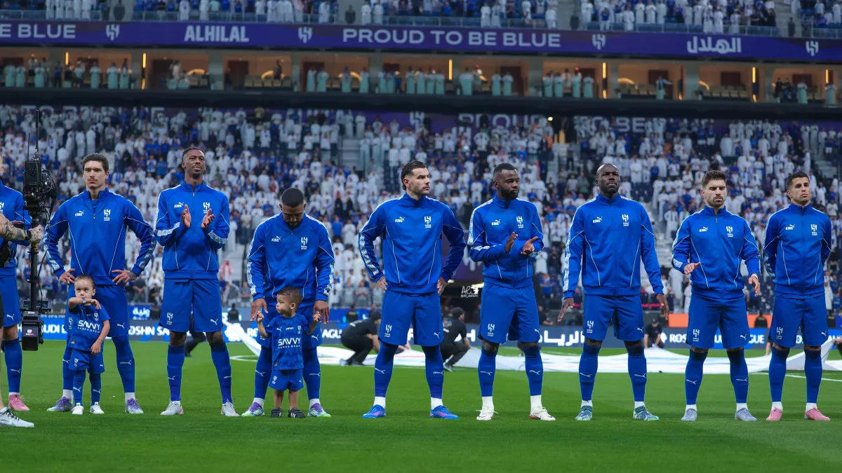 عاجل | الهلال يتحرك لتجديد عقود رباعي أجنبي.. ومفاجأة بشأن المدير الرياضي 