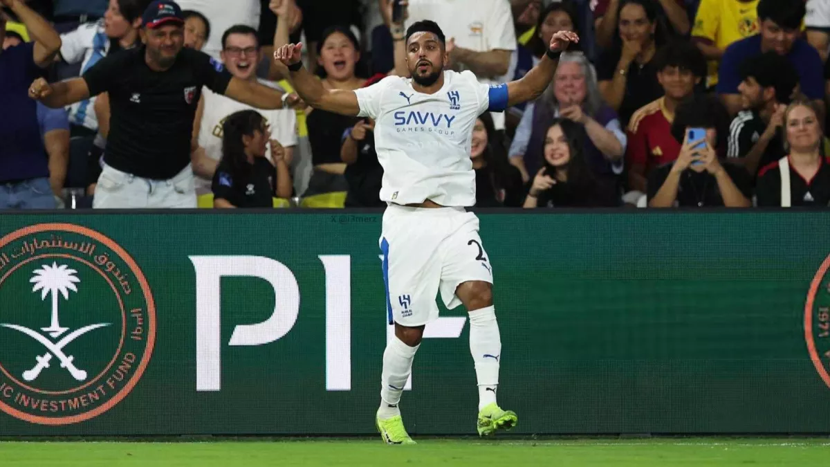 عاجل | "تجريد سالم الدوسري من شارة قيادة الهلال" .. هذا اللاعب يستحقها وميسي ينقذ "التورنيدو" 