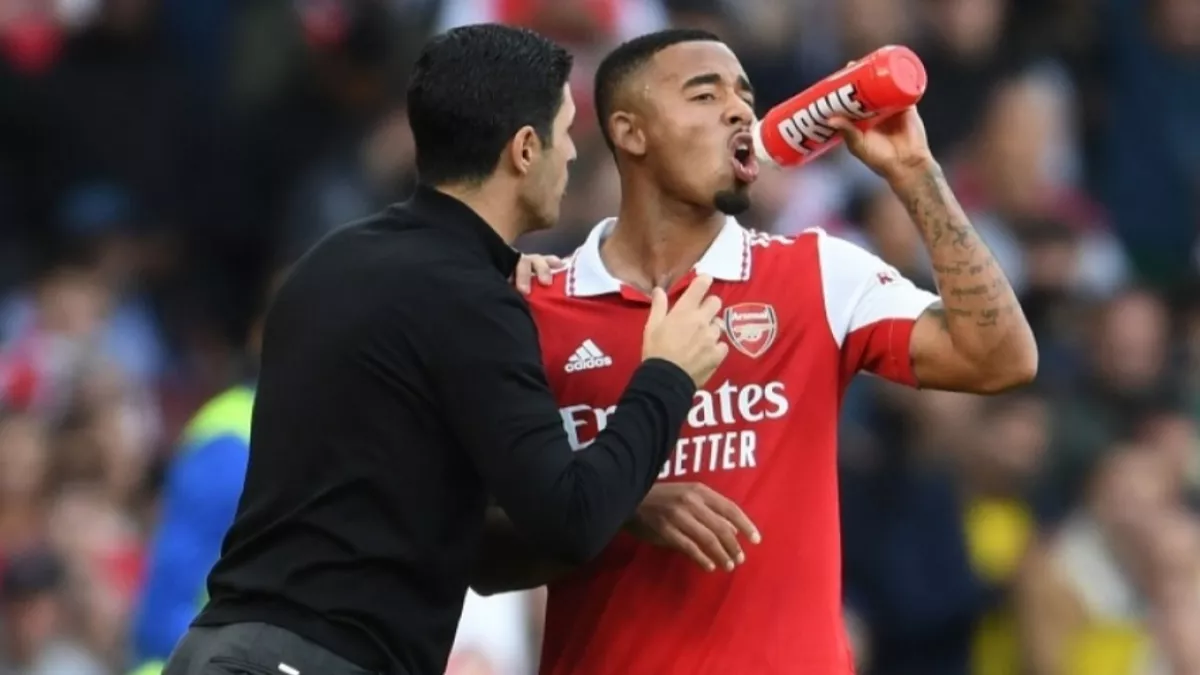 «لا يكل ولا يمل».. أرتيتا يهنئ "ساحره البرازيلي" بهدفه الأول 