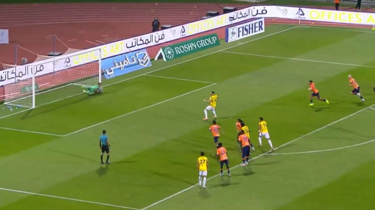 عاجل | خبير تحكيمي يفجرها.. صحة ركلة جزاء الاتحاد أمام الفيحاء بالدوري 