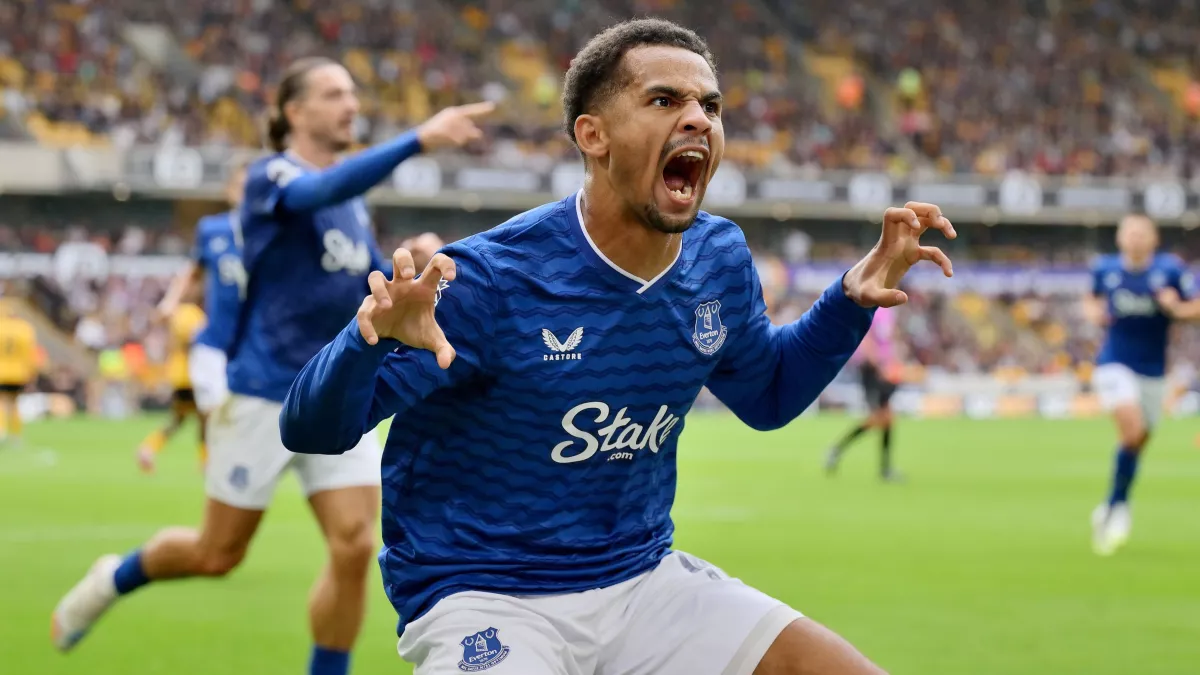 مانشستر يونايتد يضع إليمان ندياي بديلًا محتملاً لراشفورد 