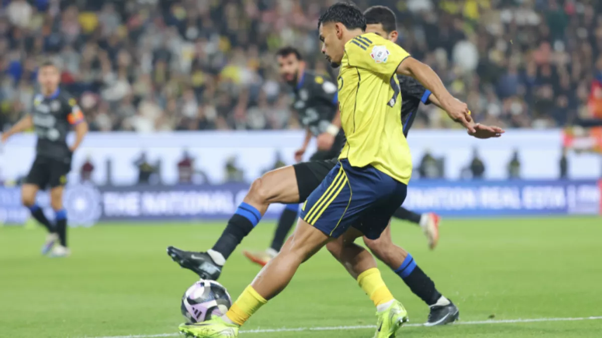 عاجل | هل أفلت مدافع النصر من طرد مبكر ضد التعاون؟ .. خبير تحكيمي ينهي الجدل 