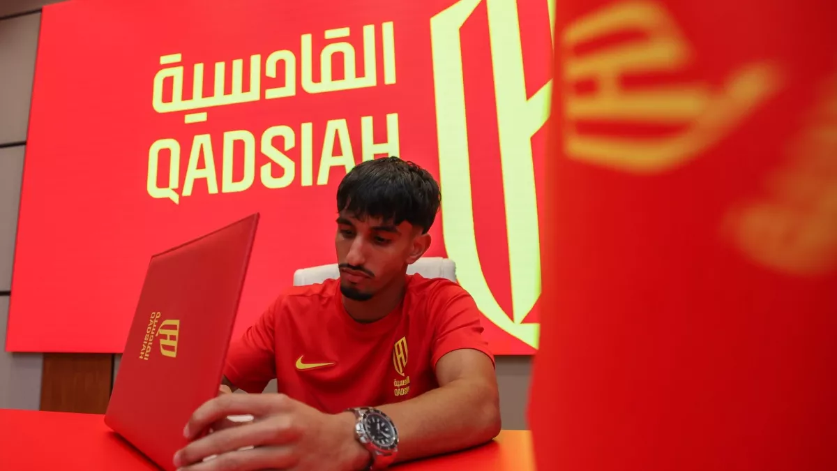 عاجل | القادسية يعلن تعاقده مع نجم الأهلي رسميا .. وانتقادات عنيفة بسبب "طريقة التقديم" 