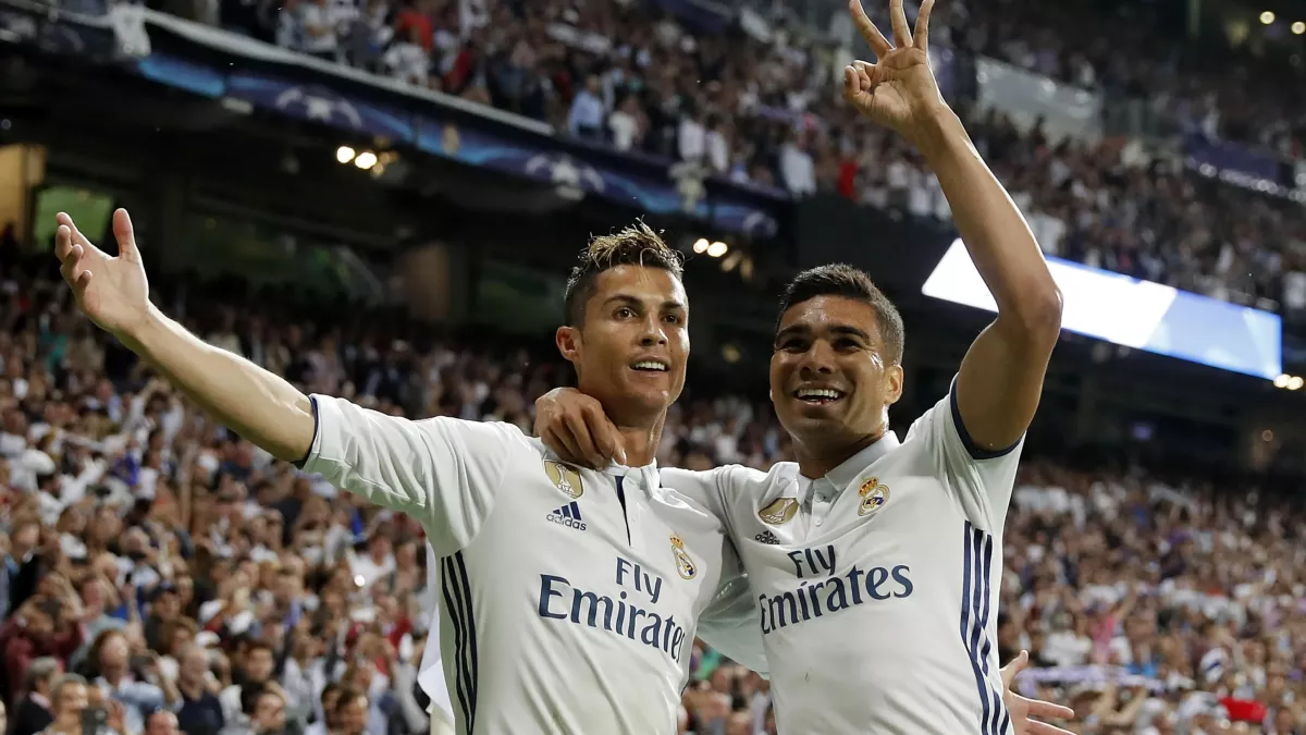 رونالدو يضغط على كاسميرو لإقناعه بعرض النصر المغري 