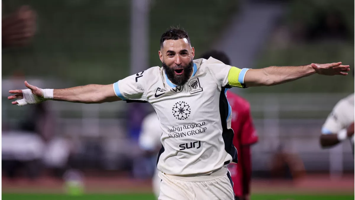 بنزيما يواصل كتابة التاريخ مع الاتحاد ويقترب من معادلة رقم أسطورة النادي 