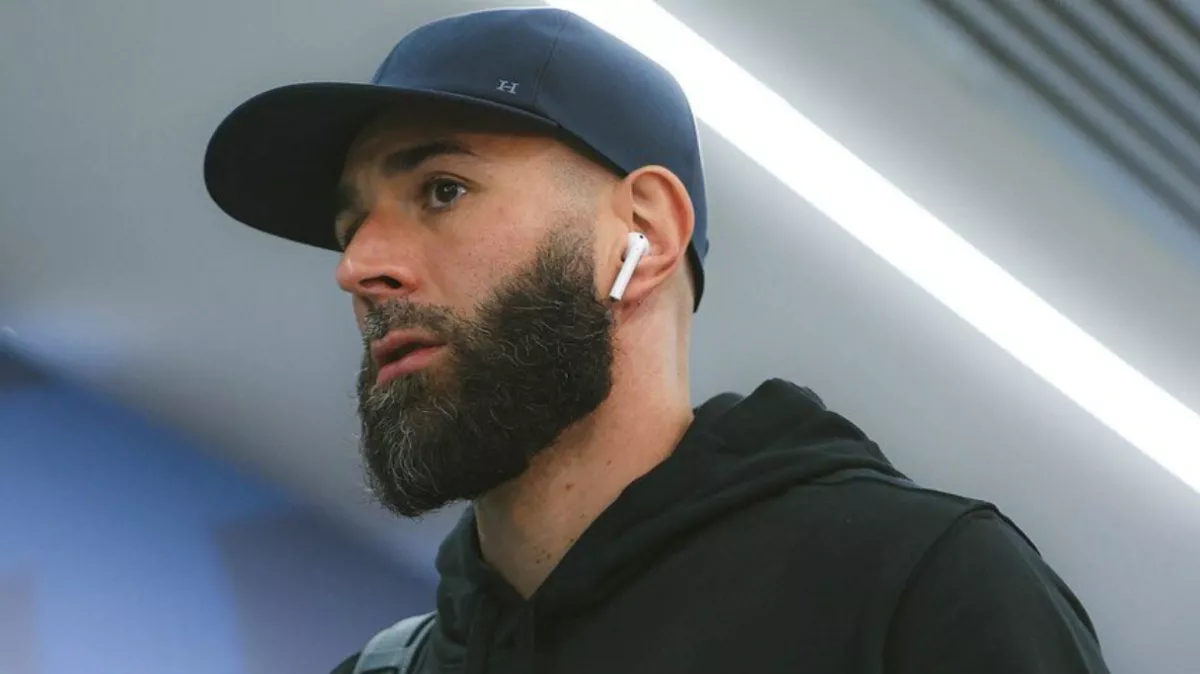 الاتحاد يصدم بنزيما بقرار مفاجئ بعد رحيله إلى الهلال 