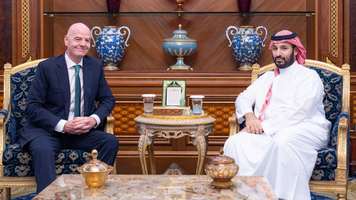عاجل | لقاء ولي العهد محمد بن سلمان مع جياني إنفانتينو رئيس الفيفا 