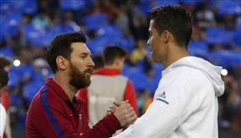 رونالدو وميسي حسمت.. اختيار أفضل لاعب في العقد بين ميسي ورونالدو