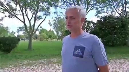 للمرة الأولى.. مورينيو يبكي على الهواء أمام الجماهير