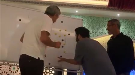 تركي آل الشيخ يتعلم فنون التدريب