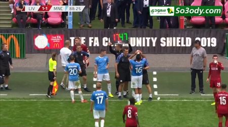 مشادة قوية بين لاعب ليفربول وجوارديولا علي دكة البدلاء