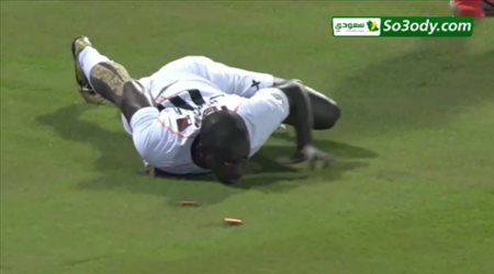 احتفال كوميدي لمهاجم الشباب بعد تسجيله الهدف الأسرع في الدوري