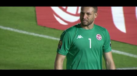 خطأ فادح من حارس الشباب يتسبب في هدف بمرمى تونس