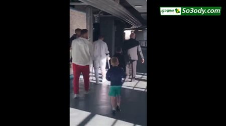 نجم ريال مدريد بـالعكازات يؤكد غيابه عن الكلاسيكو